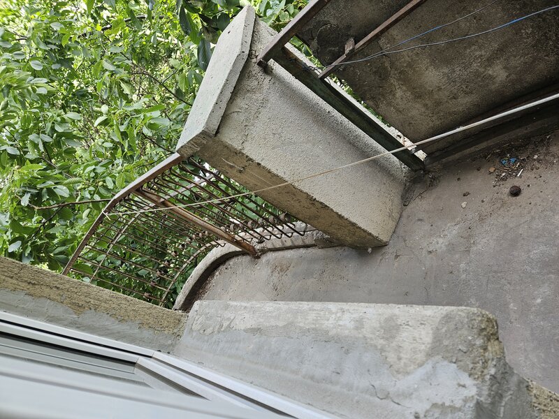 Tei, Otesani, bloc mixt 1987, sup. 40 mp,